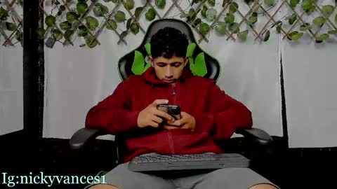 nicky online show from October 8, 5:21 pm