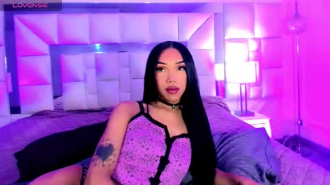 Snapshot of nickynoa chatting on December 2, 4:40 am Nicky online show from December 2, 4:40 am