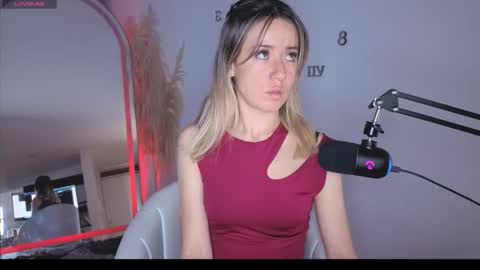 Snapshot of nickywindsor chatting on November 16, 7:19 pm Nicky online show from November 16, 7:19 pm