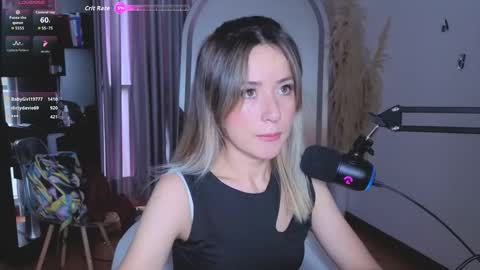 Snapshot of nickywindsor chatting on December 3, 6:17 pm Nicky online show from December 3, 6:17 pm