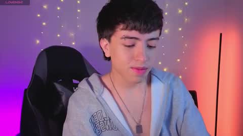 Snapshot of nicoisonline chatting on December 5, 8:05 pm Nicolas online show from December 5, 8:05 pm