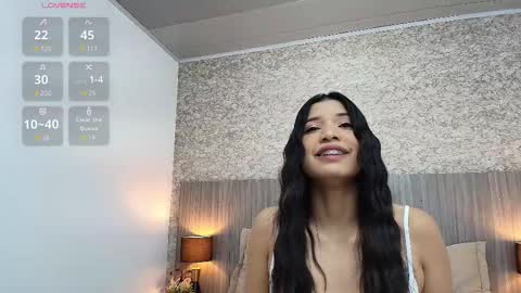 Nicol Alvarez online show from January 7, 11:45 am