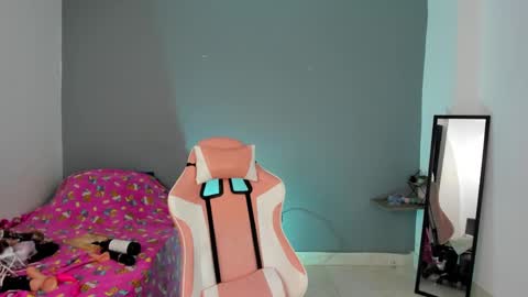 Snapshot of nicol_jone chatting on January 12, 5:24 am Nicol sanchez online show from January 12, 5:24 am