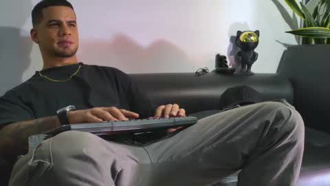 Snapshot of nicolas_veiny chatting on November 26, 3:40 am Nicolas online show from November 26, 3:40 am