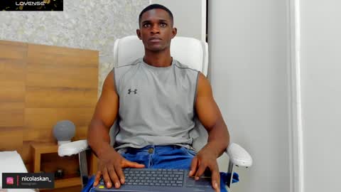 Nicolas online show from December 5, 1:28 pm