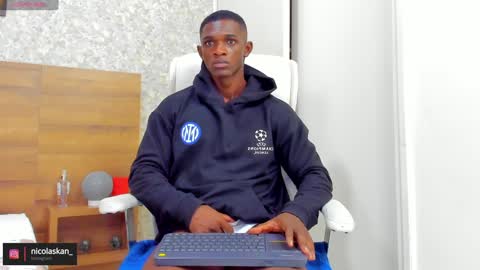 Nicolas online show from December 10, 1:00 pm