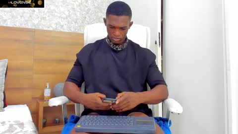 Nicolas online show from December 12, 12:44 pm