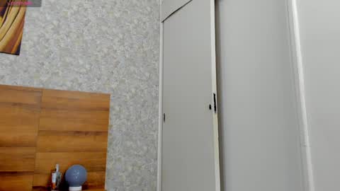 Nicolas online show from December 17, 4:21 pm