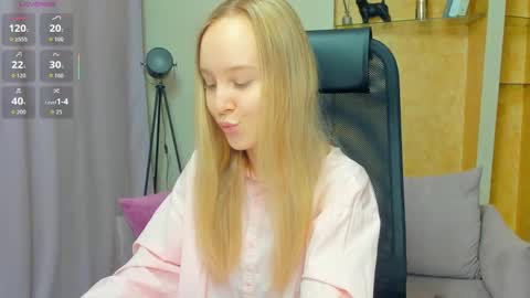 Nicoletta online show from November 24, 7:02 pm