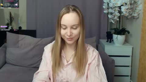 Nicoletta online show from January 8, 7:05 pm