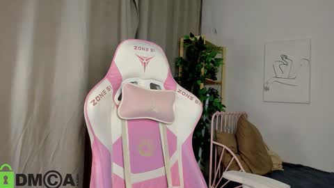 Snapshot of nicole_charm chatting on October 23, 8:18 pm GMT7TueWedThSu 0300am-0900am. Sa 1000am-0400pm online show from October 23, 8:18 pm