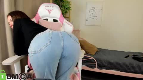 Snapshot of nicole_charm chatting on October 26, 8:04 pm GMT7TueWedThSu 0300am-0900am. Sa 1000am-0400pm online show from October 26, 8:04 pm