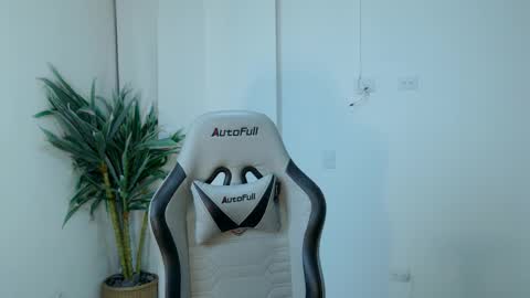 Snapshot of nicole_lushh chatting on November 16, 2:50 am nicole_lushh online show from November 16, 2:50 am