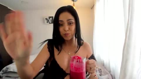 Nicole online show from April 8, 2:39 pm