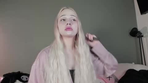 Mary online show from December 3, 9:51 am