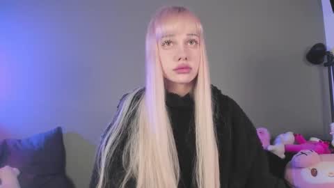 Mary online show from February 22, 5:44 pm