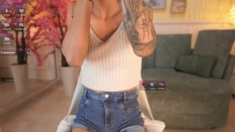 Snapshot of nicolecrawft chatting on November 7, 7:14 pm Nicole Crawft online show from November 7, 7:14 pm