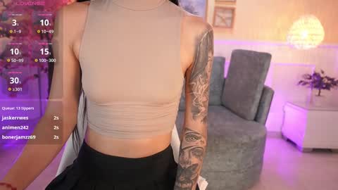 Snapshot of nicolecrawft chatting on November 10, 7:57 pm Nicole Crawft online show from November 10, 7:57 pm