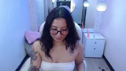 nicolee_8 online show from September 11, 2:55 am