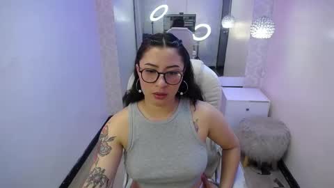 nicolee_8 online show from September 20, 2:12 am