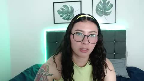 nicolee_8 online show from September 24, 2:26 am