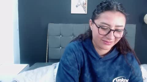 nicolee_8 online show from September 27, 11:26 am