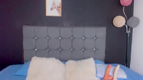 nicolee_8 online show from October 12, 2:27 pm