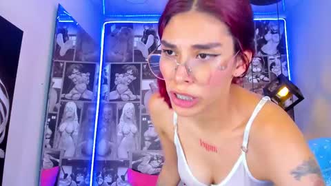 Snapshot of nicolee_angels chatting on January 4, 5:05 pm N i c o l e  online show from January 4, 5:05 pm