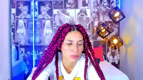 Snapshot of nicolee_angels chatting on January 8, 1:41 pm N i c o l e  online show from January 8, 1:41 pm