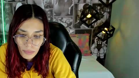 Snapshot of nicolee_angels chatting on February 9, 2:18 pm N i c o l e  online show from February 9, 2:18 pm