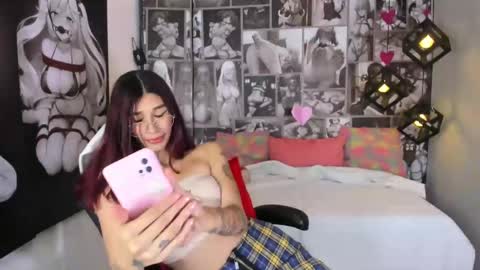 Snapshot of nicolee_angels chatting on February 16, 5:37 pm N i c o l e  online show from February 16, 5:37 pm