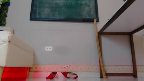 Nicol Flores  GMT-5 1530-2200  online show from January 17, 2:29 am