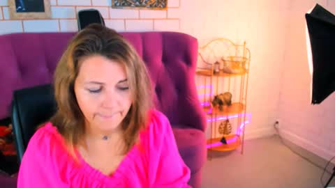 Snapshot of nicolehits chatting on October 6, 9:29 am nicolehits online show from October 6, 9:29 am