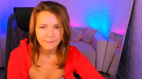 nicolehits online show from November 8, 9:20 am