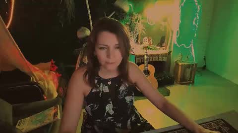 nicolehits online show from December 13, 7:53 pm