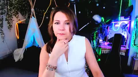 nicolehits online show from February 16, 9:16 am