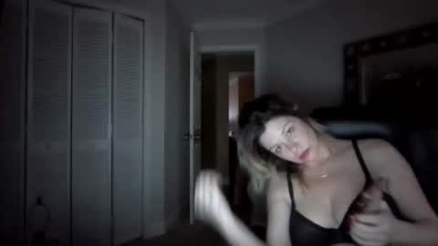 Snapshot of nicolekeeley400 chatting on December 13, 10:15 pm nicolekeeley400 online show from December 13, 10:15 pm