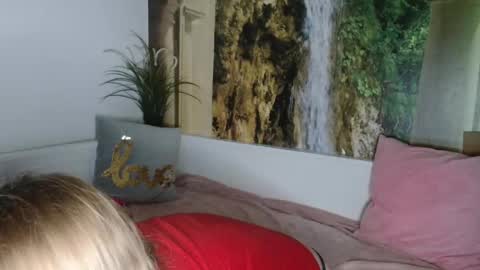 Snapshot of nicolelinharts chatting on February 7, 11:13 pm Birthday online show from February 7, 11:13 pm