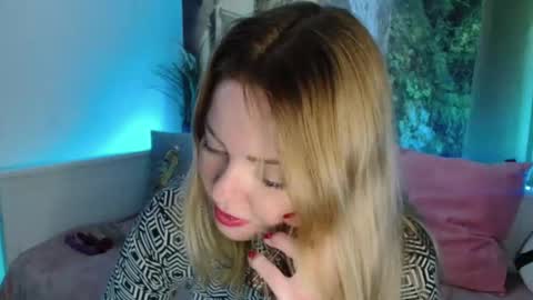 Snapshot of nicolelinharts chatting on March 1, 11:15 pm Birthday online show from March 1, 11:15 pm