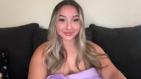Snapshot of nicolelovesyou444 chatting on October 14, 11:11 am nicolelovesyou444 online show from October 14, 11:11 am