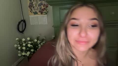 Snapshot of nicolelovesyou444 chatting on November 4, 4:50 pm nicolelovesyou444 online show from November 4, 4:50 pm