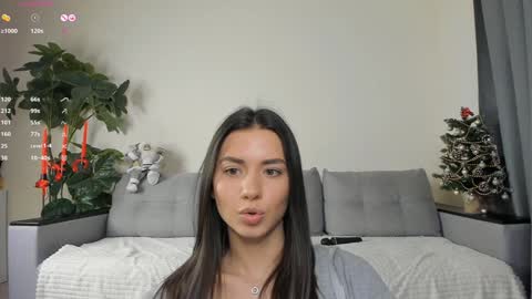 Snapshot of nicoleluuv chatting on December 26, 7:16 pm Dua Lipa online show from December 26, 7:16 pm