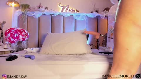 Snapshot of nicolemorelli2 chatting on December 31, 9:39 pm Andrea give it a thumbs up please its important online show from December 31, 9:39 pm