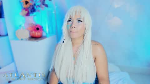 Snapshot of nicolemorelli2 chatting on October 26, 4:57 pm Andrea give it a thumbs up please its important online show from October 26, 4:57 pm