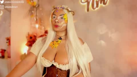 Snapshot of nicolemorelli2 chatting on October 28, 1:58 pm Andrea give it a thumbs up please its important online show from October 28, 1:58 pm