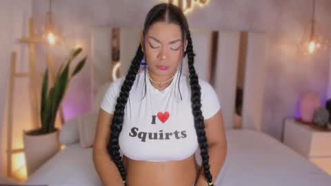 Snapshot of nicolemorelli2 chatting on November 21, 12:59 pm Andrea give it a thumbs up please its important online show from November 21, 12:59 pm