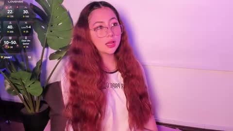 Snapshot of nicolle_evanss_ chatting on November 15, 6:33 am nicolle_evanss_ online show from November 15, 6:33 am