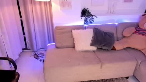 Snapshot of nicolle_foxy chatting on February 9, 3:22 am Nicolle online show from February 9, 3:22 am