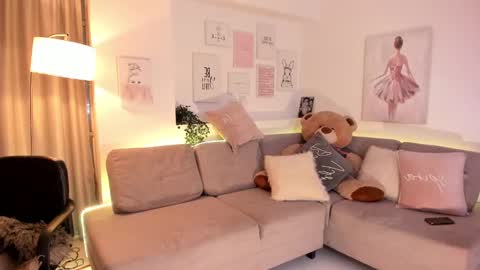 Snapshot of nicolle_foxy chatting on February 13, 3:39 am Nicolle online show from February 13, 3:39 am