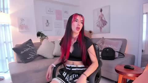 Snapshot of nicolle_foxy chatting on February 19, 8:20 pm Nicolle online show from February 19, 8:20 pm